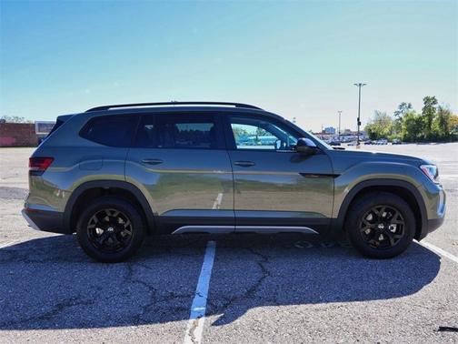 2025 Volkswagen Atlas 2.0T Peak Edition