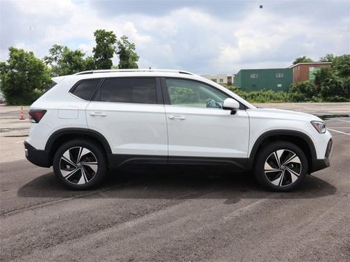 2025 Volkswagen Taos SE