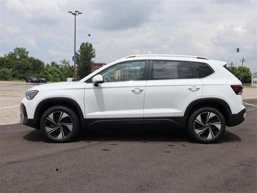 2025 Volkswagen Taos SE