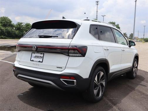2025 Volkswagen Taos SE