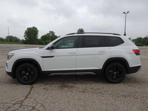 2025 Volkswagen Atlas 2.0T Peak Edition