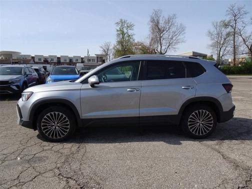 2025 Volkswagen Taos SE