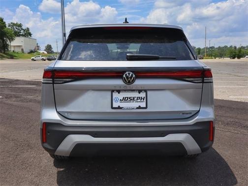 2025 Volkswagen Tiguan SE