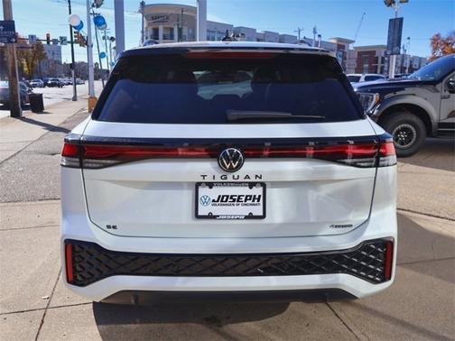 2026 Volkswagen Tiguan SE R-Line Black