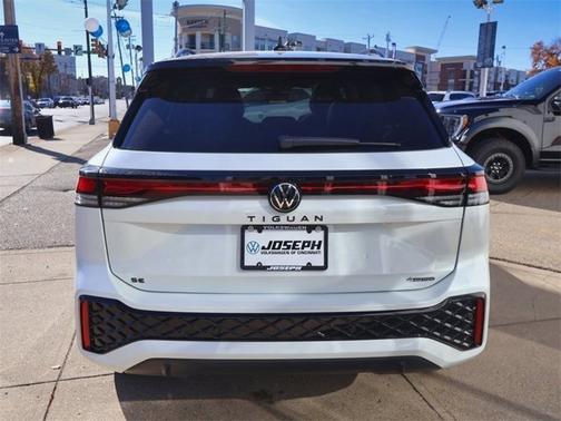 2026 Volkswagen Tiguan SE R-Line Black