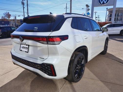 2026 Volkswagen Tiguan SE R-Line Black