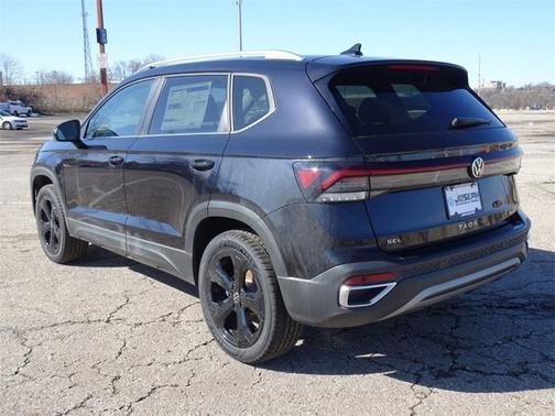 2025 Volkswagen Taos SEL