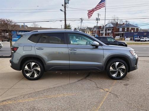 2025 Volkswagen Taos SE