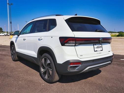 2025 Volkswagen Taos SE