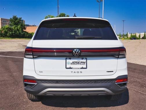 2025 Volkswagen Taos SE