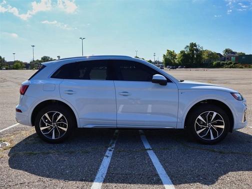 2023 Audi Q5 S line Premium
