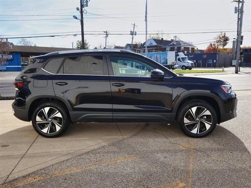 2025 Volkswagen Taos SE