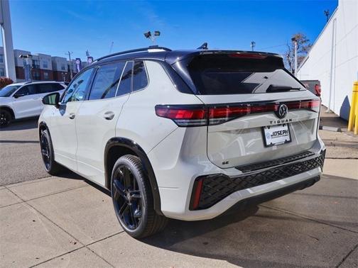 2026 Volkswagen Tiguan SE R-Line Black