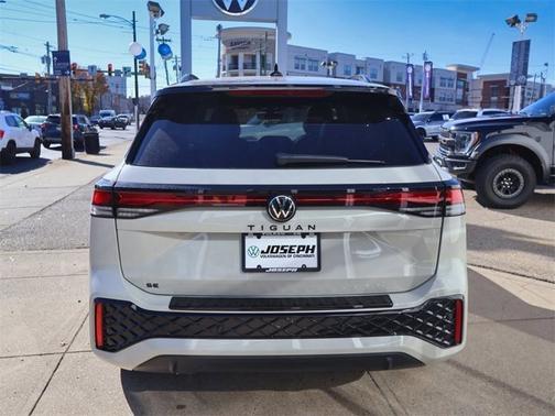 2026 Volkswagen Tiguan SE R-Line Black