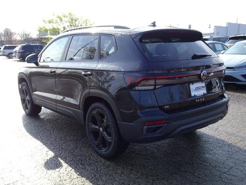 2025 Volkswagen Taos SE Black