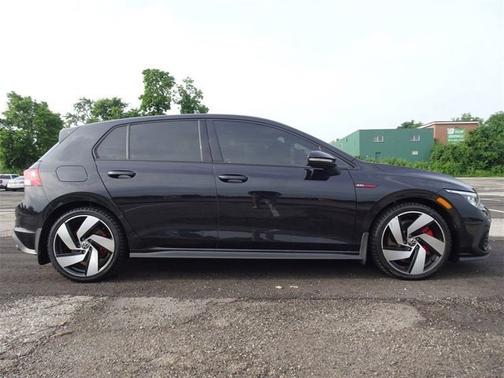 2022 Volkswagen Golf GTI SE