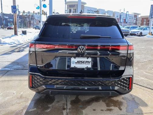 2026 Volkswagen Tiguan SE R-Line Black