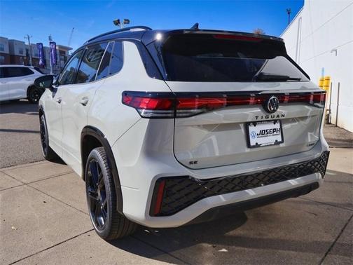 2026 Volkswagen Tiguan SE R-Line Black