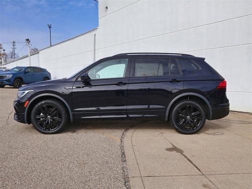 2022 Volkswagen Tiguan SE R-Line Black