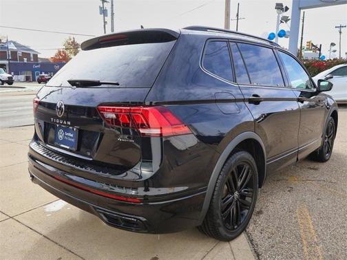 2022 Volkswagen Tiguan SE R-Line Black