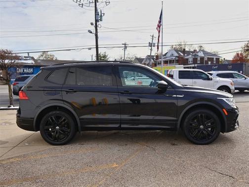 2022 Volkswagen Tiguan SE R-Line Black