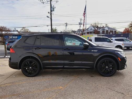 2022 Volkswagen Tiguan SE R-Line Black