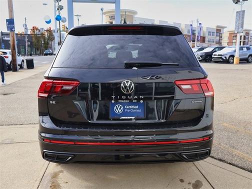 2022 Volkswagen Tiguan SE R-Line Black