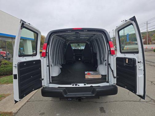 2025 GMC Savana 2500 RWD 3500 Extended Wheelbase Work Van