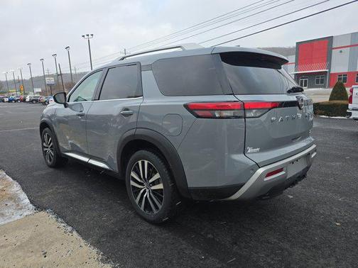 2023 Nissan Pathfinder Platinum 4WD