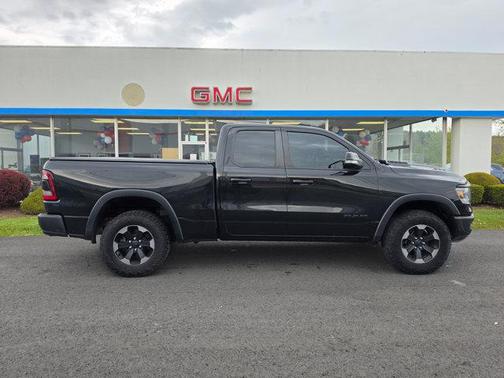 Diamond Black Crystal Pearlcoat 2020 RAM 1500 Rebel