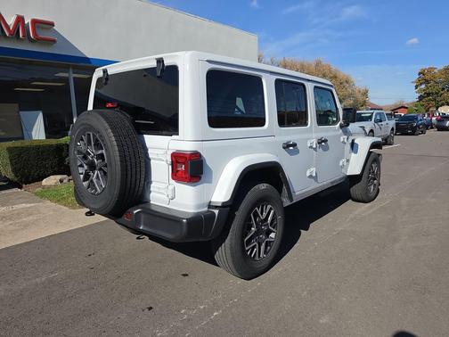 Bright White Clearcoat 2026 Jeep Wrangler 4-Door Sahara 4x4