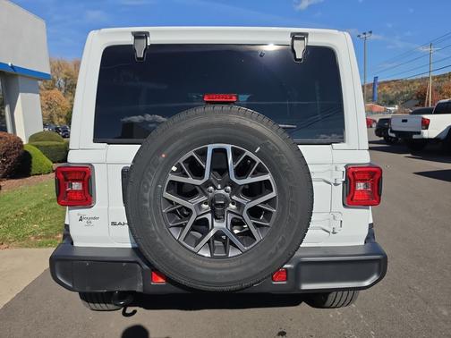 Bright White Clearcoat 2026 Jeep Wrangler 4-Door Sahara 4x4