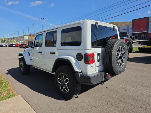 Bright White Clearcoat 2026 Jeep Wrangler 4-Door Sahara 4x4