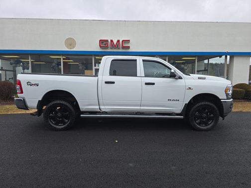 2022 RAM 2500 Tradesman Crew Cab 4x4 6'4' Box