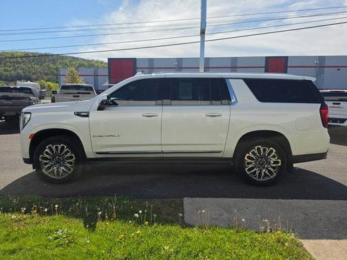 White Frost Tricoat 2023 GMC Yukon XL Denali Ultimate