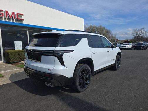 Polar White Tricoat 2026 Chevrolet Traverse RS