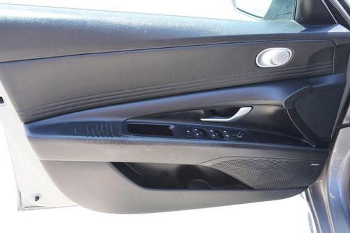 2022 Hyundai ELANTRA Limited