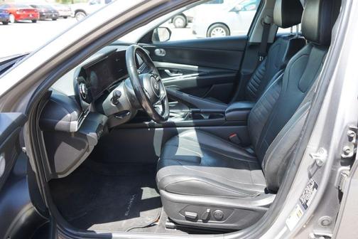 2022 Hyundai ELANTRA Limited