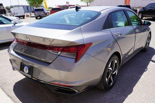 2022 Hyundai ELANTRA Limited