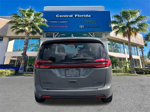 2022 Chrysler Pacifica Hybrid Touring L