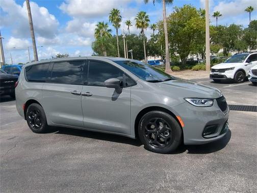 2022 Chrysler Pacifica Hybrid Touring L