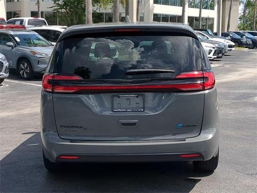 2022 Chrysler Pacifica Hybrid Touring L
