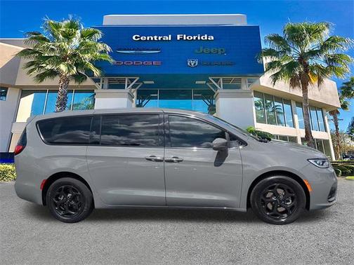 2022 Chrysler Pacifica Hybrid Touring L
