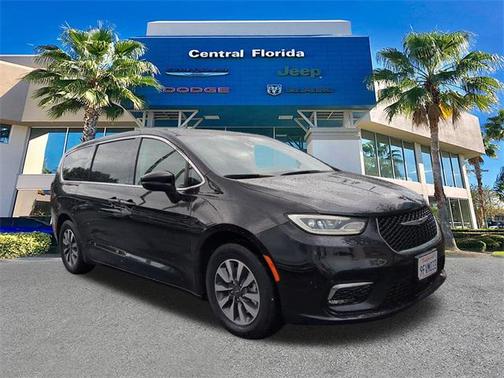 2023 Chrysler Pacifica Hybrid Touring L