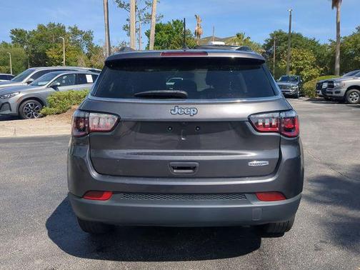 Granite Crystal Metallic Clearcoat 2022 Jeep Compass Latitude