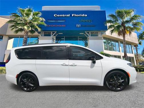 2026 Chrysler Pacifica Limited