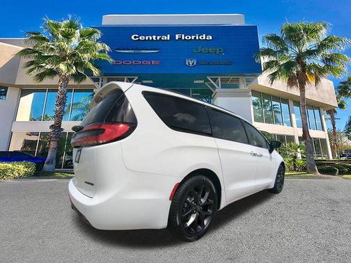 2026 Chrysler Pacifica Limited