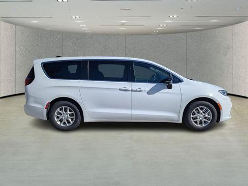 Bright White Clearcoat 2026 Chrysler Pacifica L