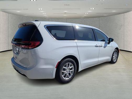 Bright White Clearcoat 2026 Chrysler Pacifica L