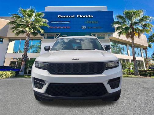 Bright White Clearcoat 2025 Jeep Grand Cherokee Altitude
